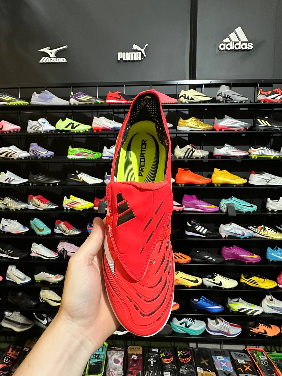 ADIDAS PREDATOR TF + BRINDE (PRONTA ENTREGA)