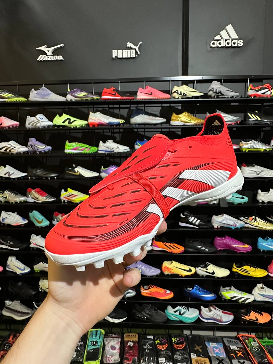 ADIDAS PREDATOR TF + BRINDE (PRONTA ENTREGA)