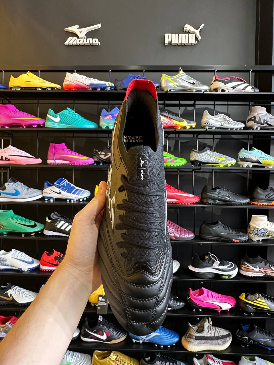 MIZUNO MORELIA SG + BRINDE (PRONTA ENTREGA)