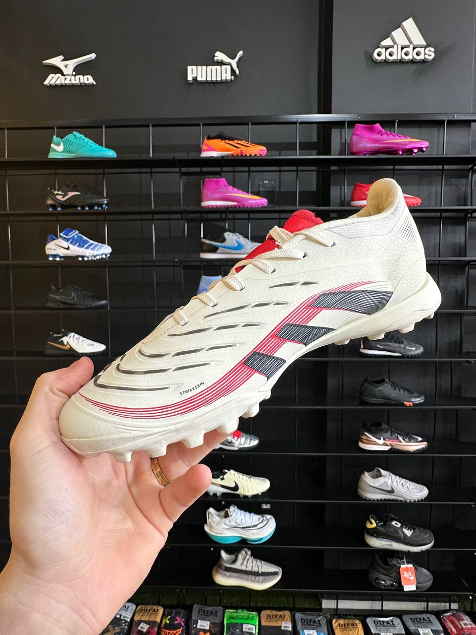 ADIDAS PREDATOR TF + BRINDE (PRONTA ENTREGA)