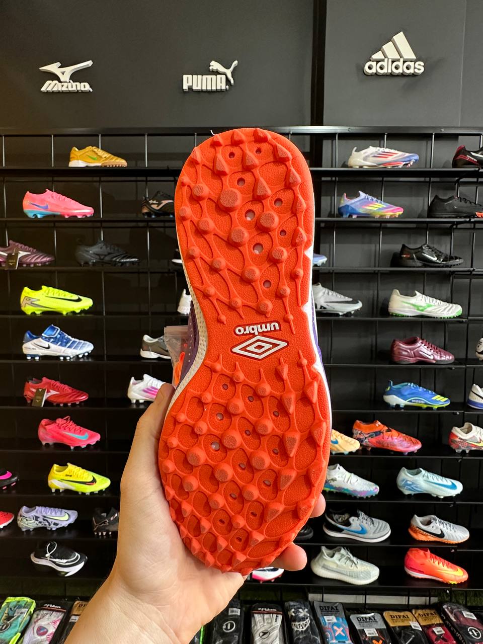 UMBRO ADAMANT HALLOWEN + BRINDE (PRONTA ENTREGA)