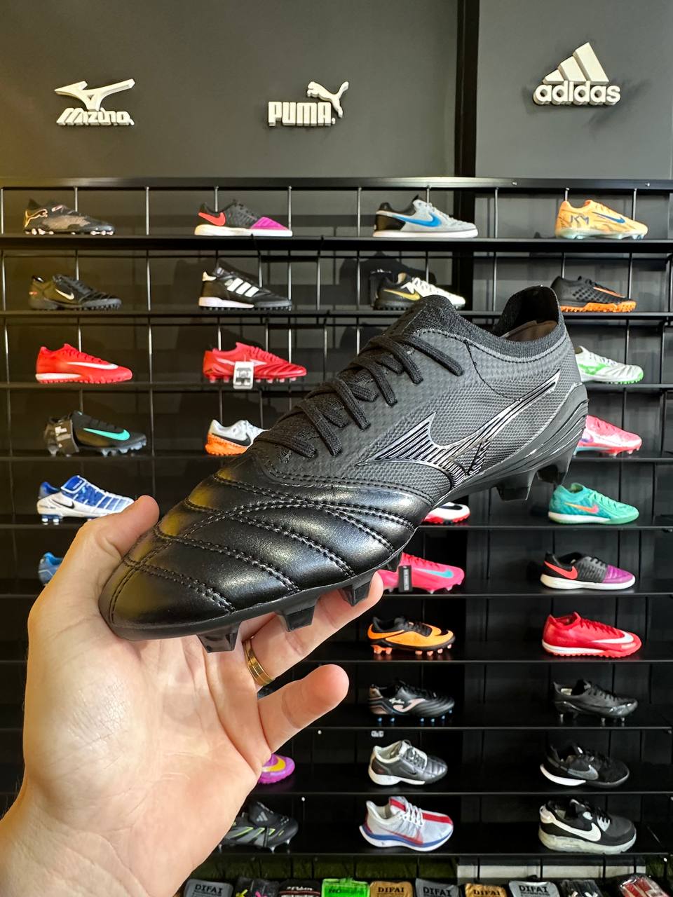MIZUNO MORELIA FG + BRINDE (PRONTA ENTREGA)