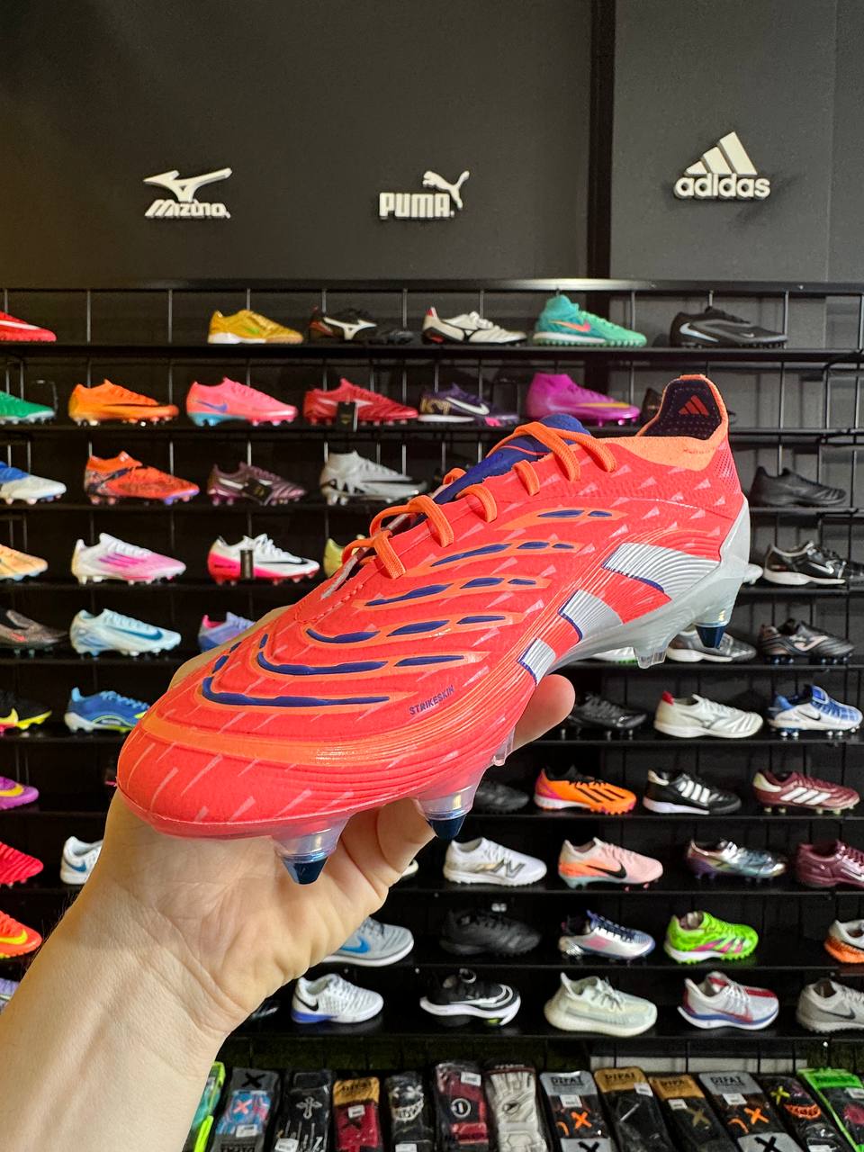 ADIDAS PREDATOR SG PROFISSIONAL + BRINDES (PRONTA ENTREGA)