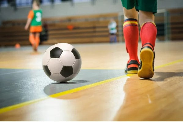 Futsal ou Society? Descubra a diferença entre os dois tipos de chuteira