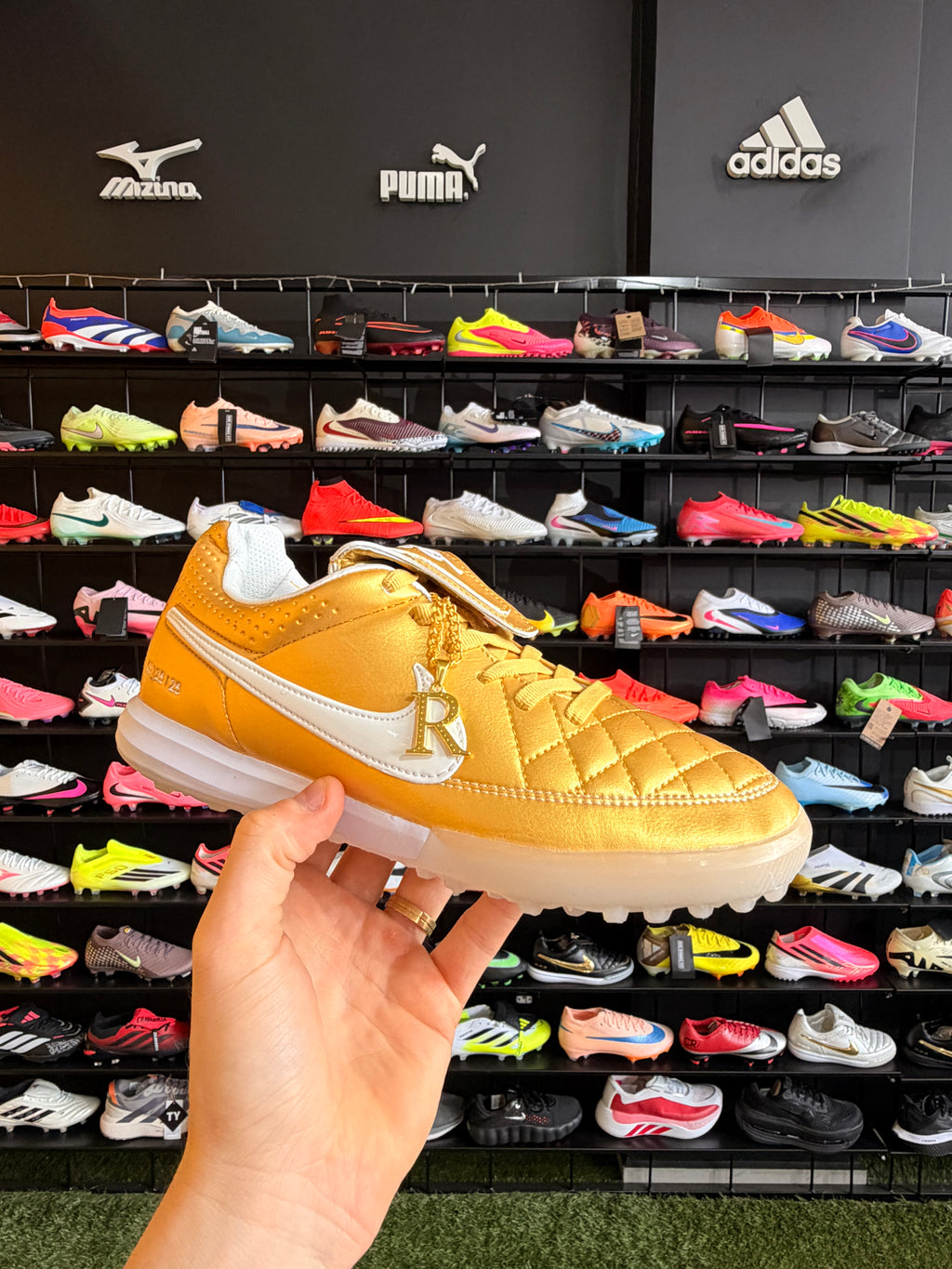NIKE TIEMPO R10 (TF) + BRINDE PRONTA ENTREGA