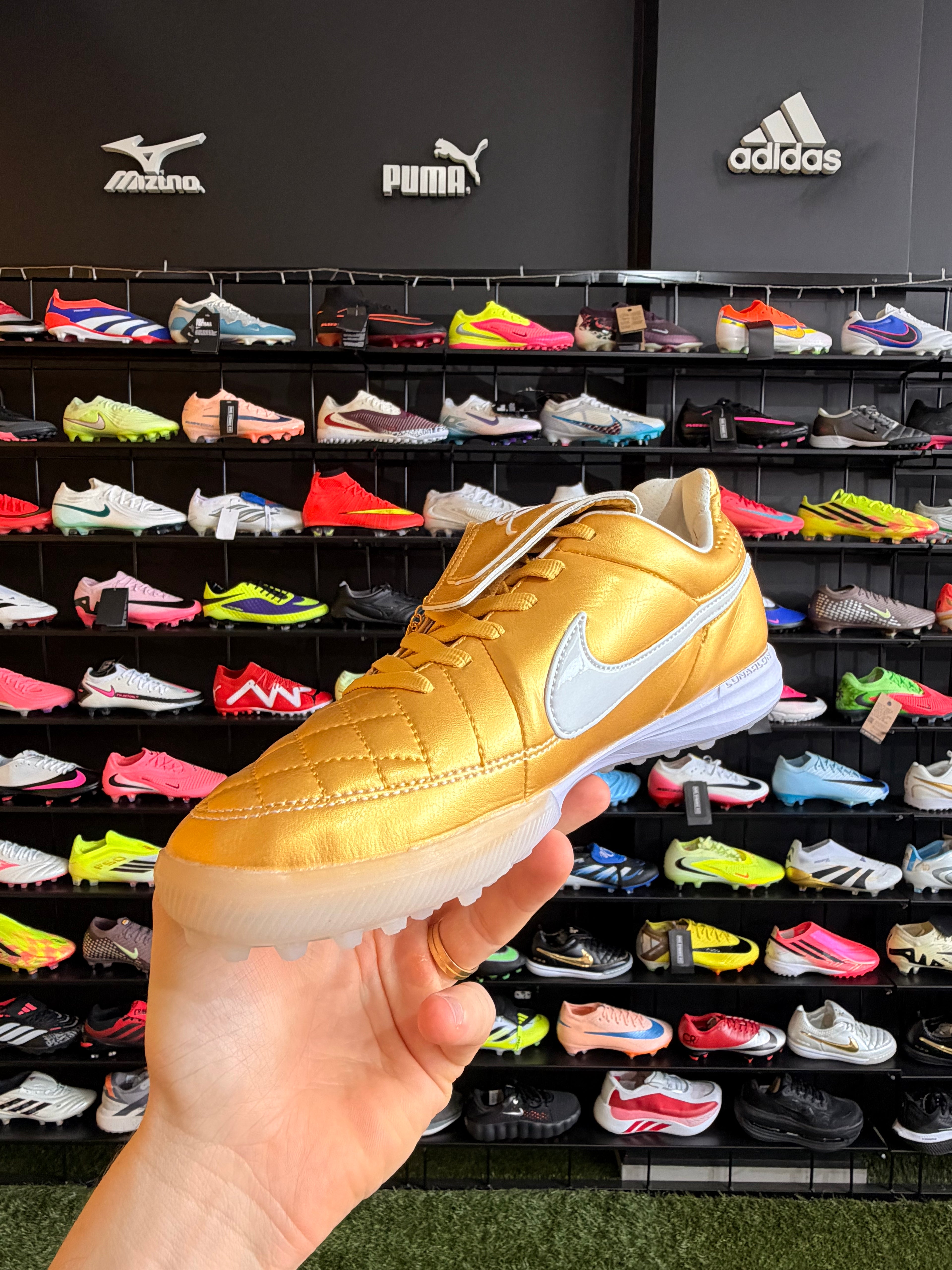 NIKE TIEMPO R10 (TF) + BRINDE PRONTA ENTREGA