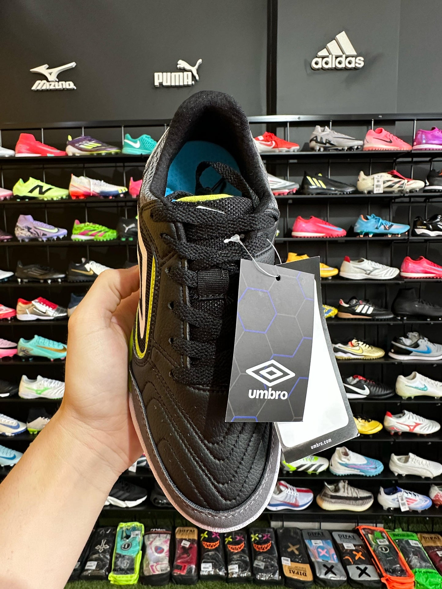 UMBRO PRO CHALLENGE UPTAKE + BRINDES (PRONTA ENTREGA)