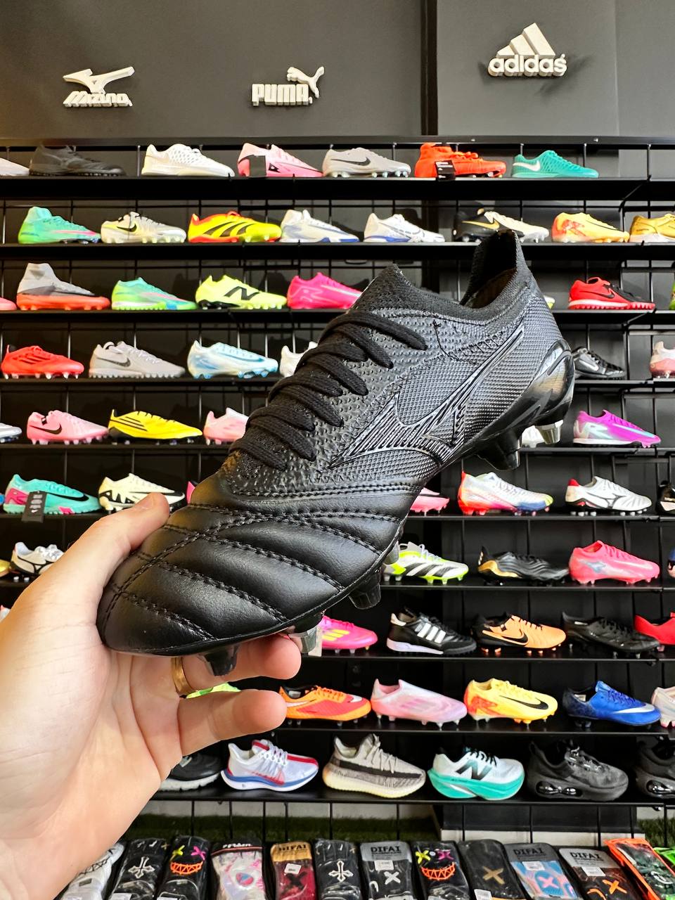 MIZUNO MORELIA SG + BRINDE (PRONTA ENTREGA)