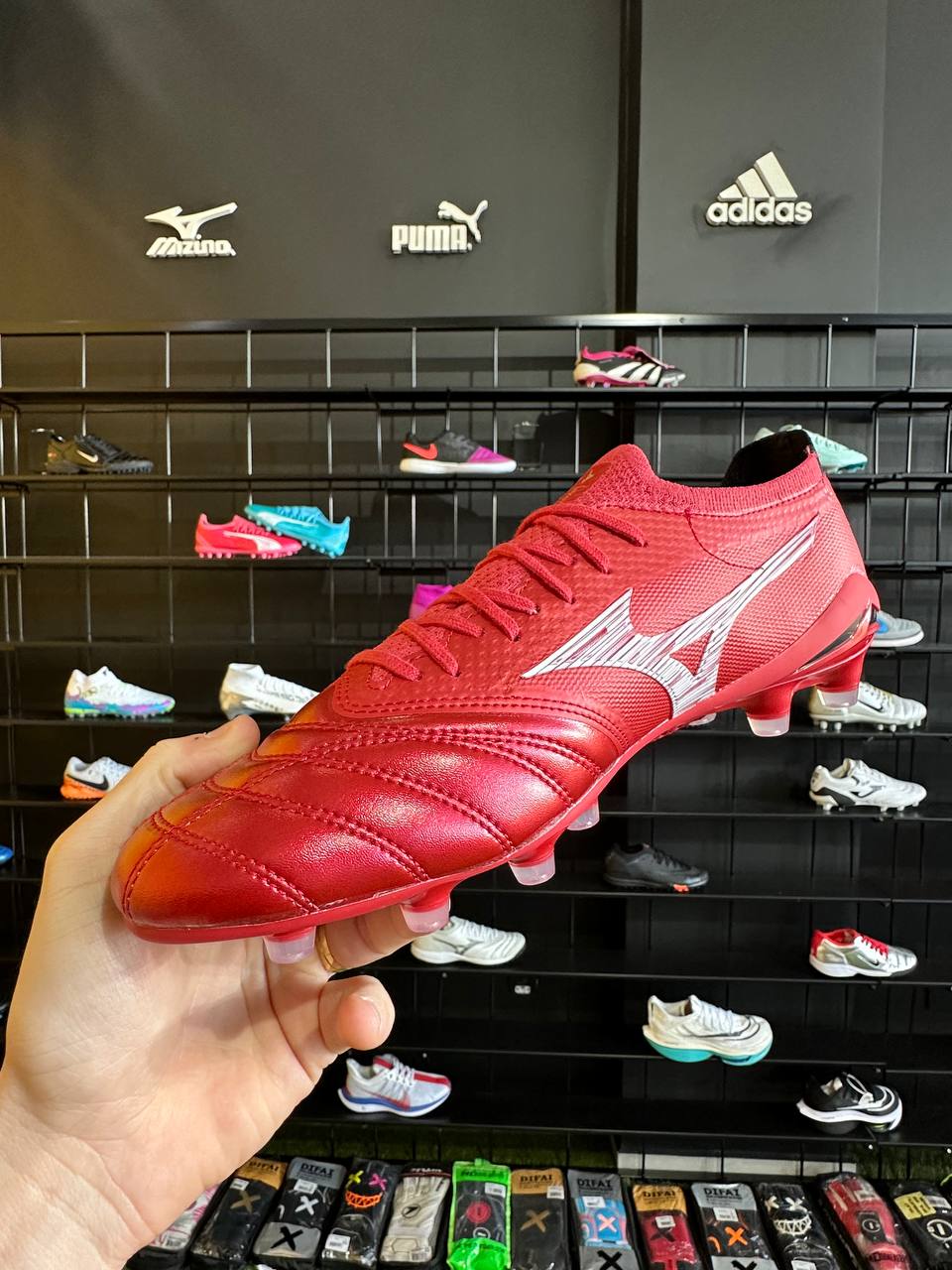 MIZUNO MORELIA FG + BRINDE (PRONTA ENTREGA)