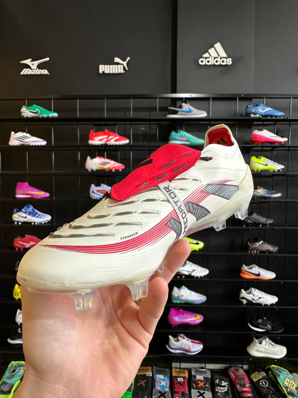 ADIDAS PREDATOR FG + BRINDES (PRONTA ENTREGA)