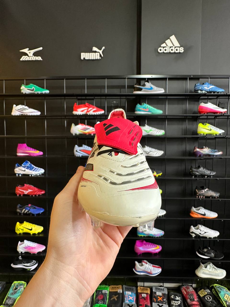 ADIDAS PREDATOR FG + BRINDES (PRONTA ENTREGA)
