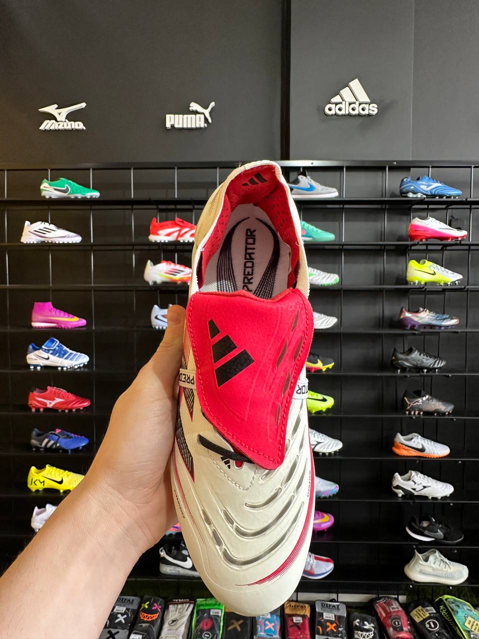 ADIDAS PREDATOR FG + BRINDES (PRONTA ENTREGA)