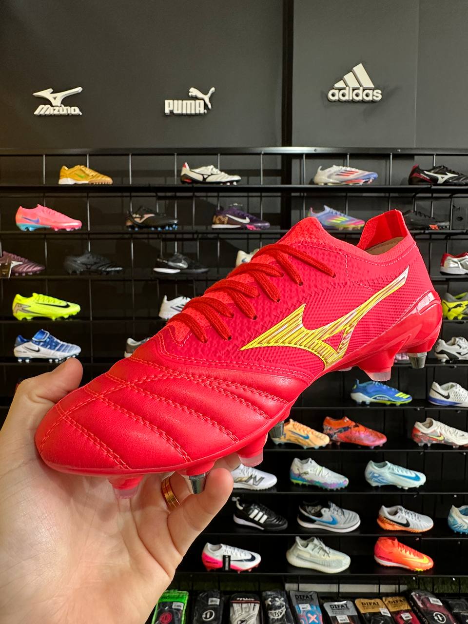 MIZUNO MORELIA SG + BRINDE (PRONTA ENTREGA)