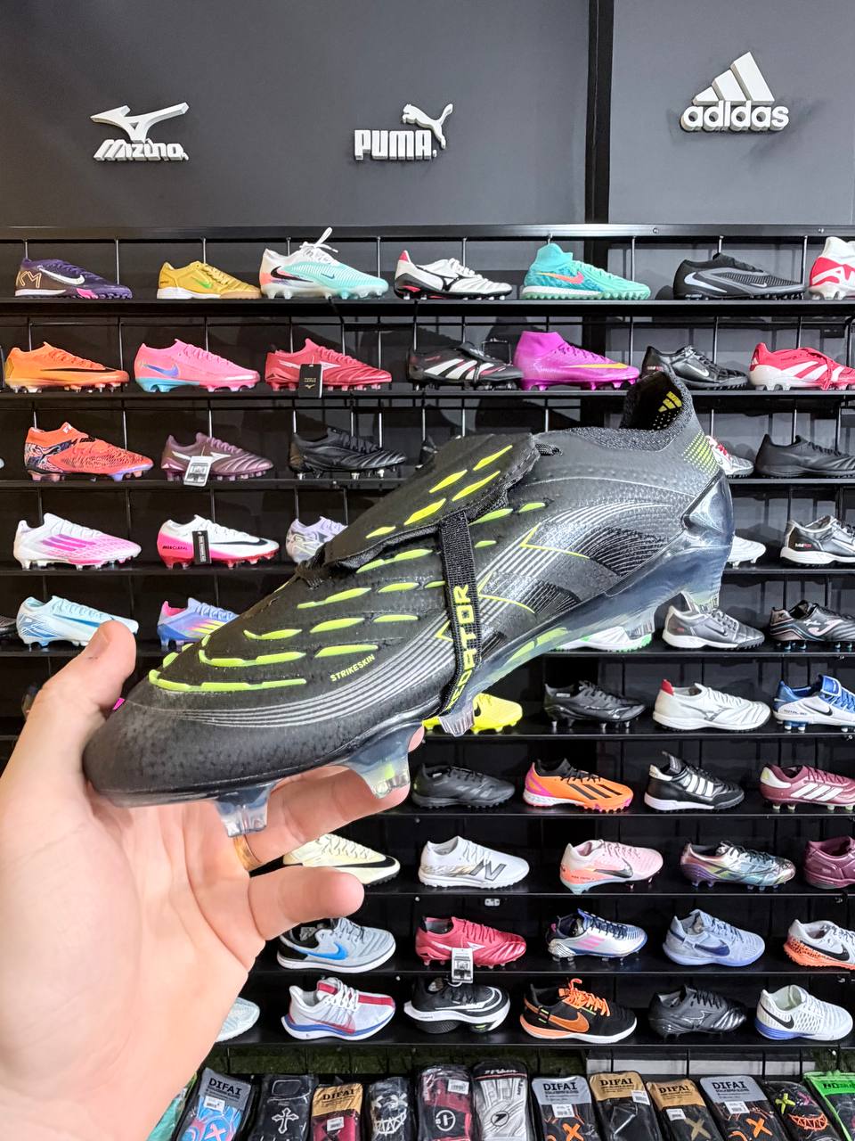 ADIDAS PREDATOR FG + BRINDES (PRONTA ENTREGA)