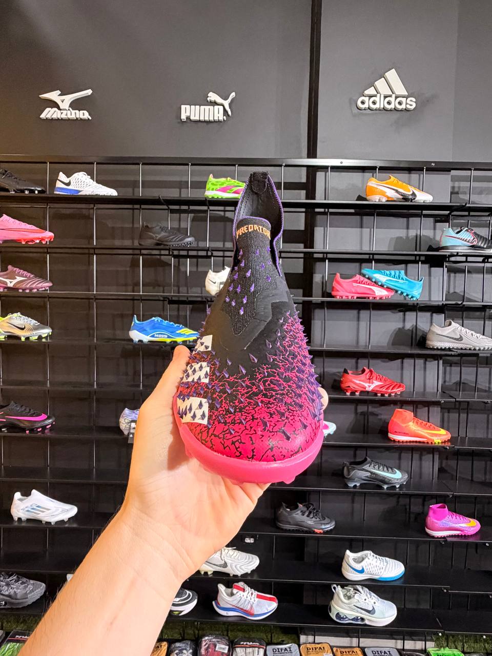 ADIDAS PREDATOR FREAK TF + BRINDE (PRONTA ENTREGA)