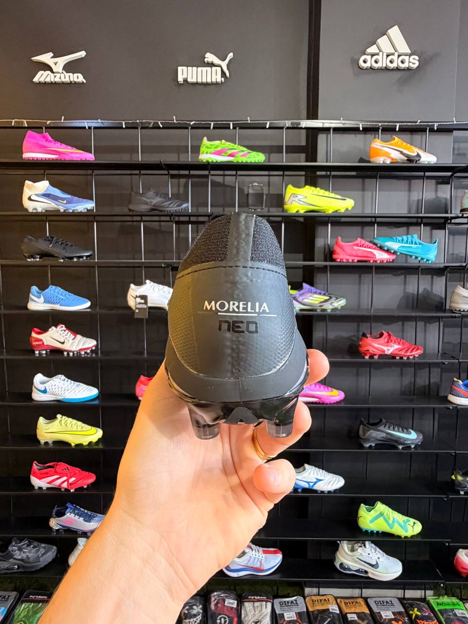 MIZUNO MORELIA FG + BRINDE (PRONTA ENTREGA)