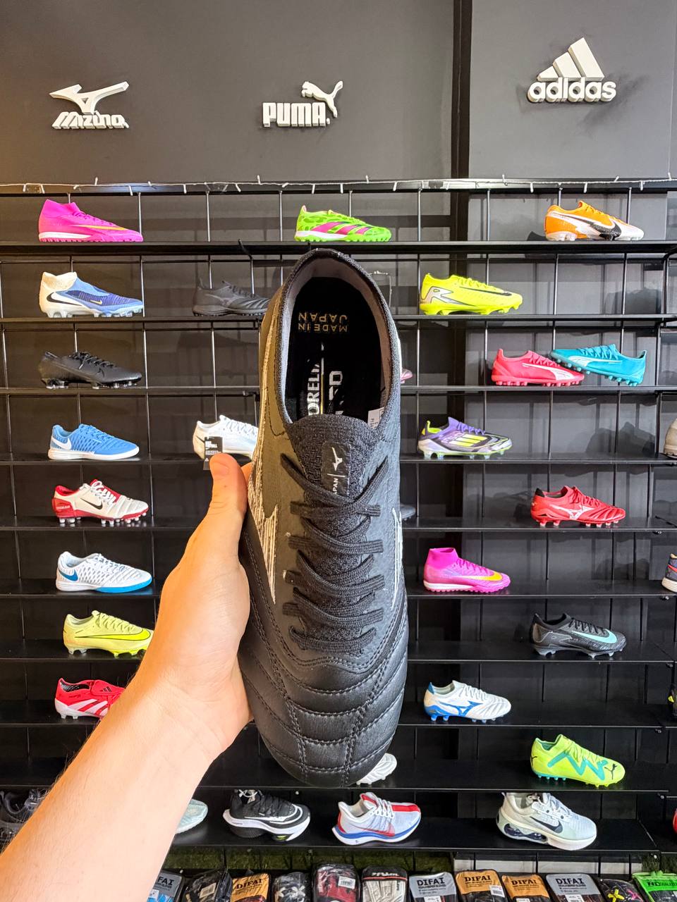 MIZUNO MORELIA FG + BRINDE (PRONTA ENTREGA)