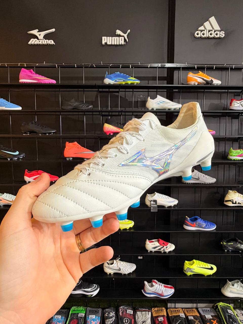 MIZUNO MORELIA FG + BRINDE (PRONTA ENTREGA)