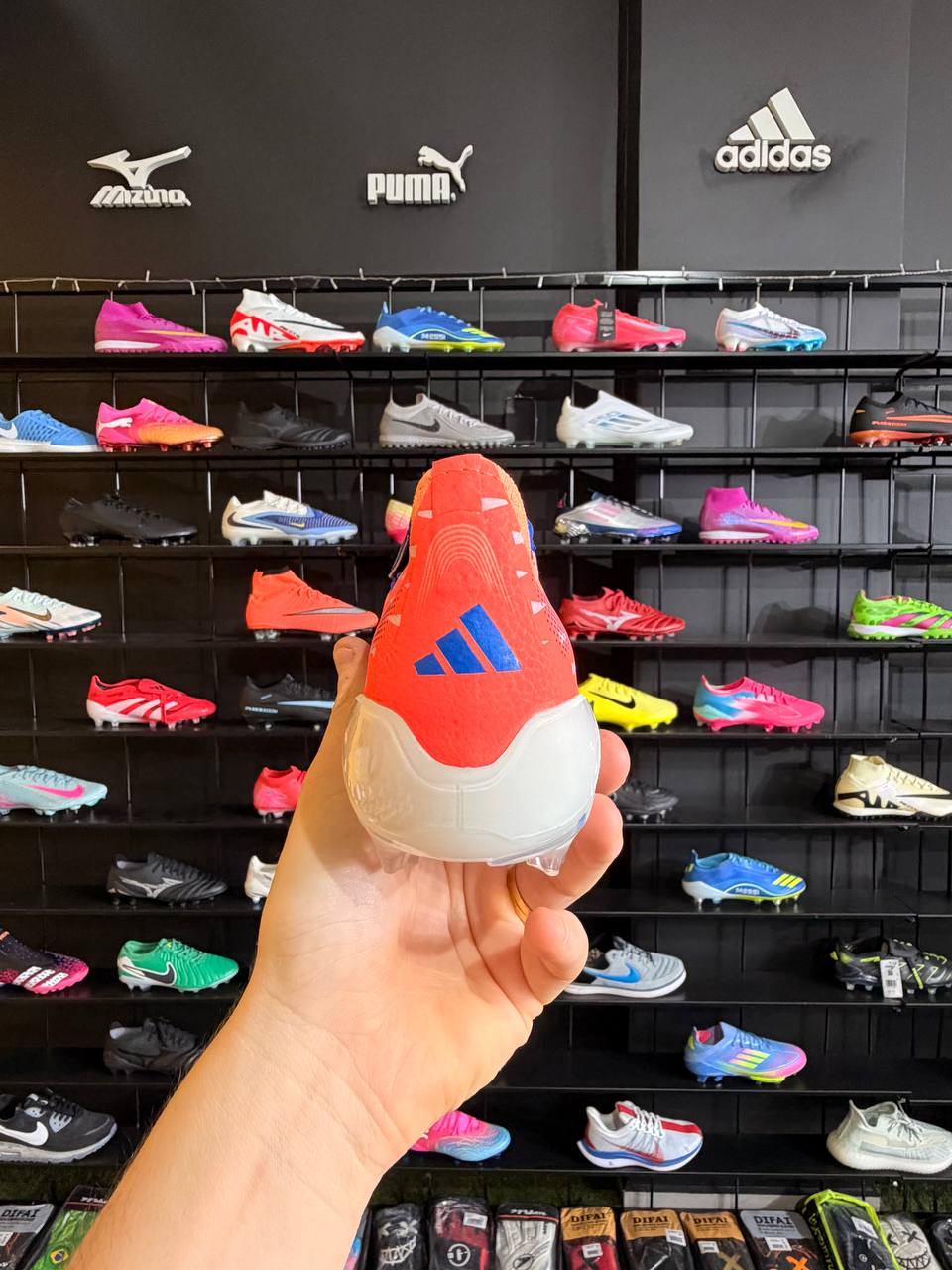 ADIDAS PREDATOR FG + BRINDE (PRONTA ENTREGA)