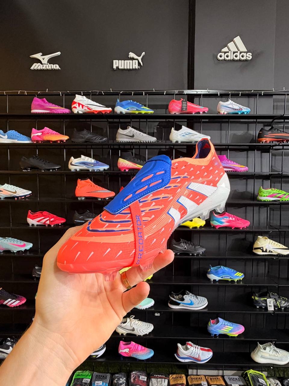 ADIDAS PREDATOR FG + BRINDE (PRONTA ENTREGA)