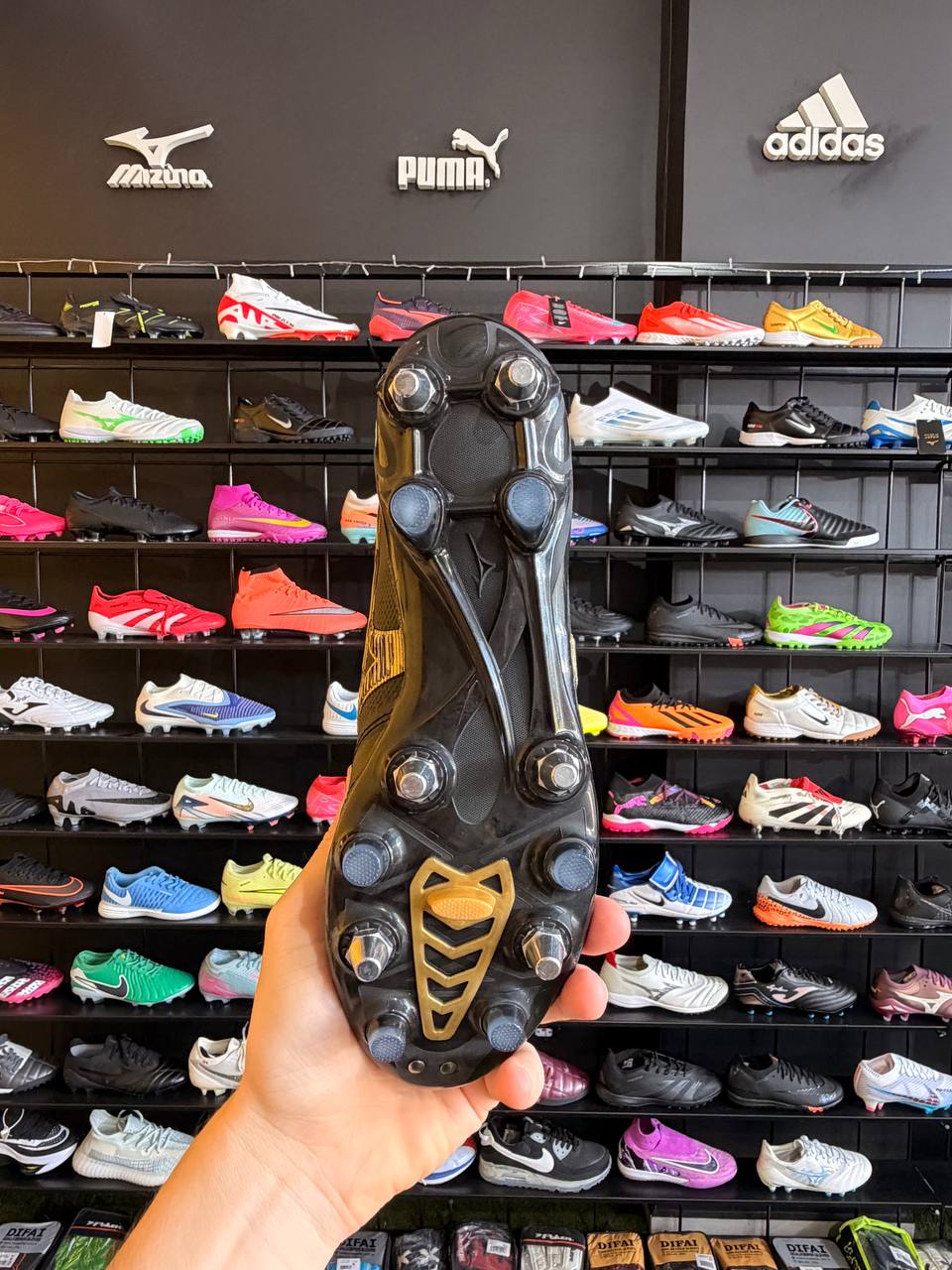 MIZUNO MORELIA SG + BRINDE (PRONTA ENTREGA)