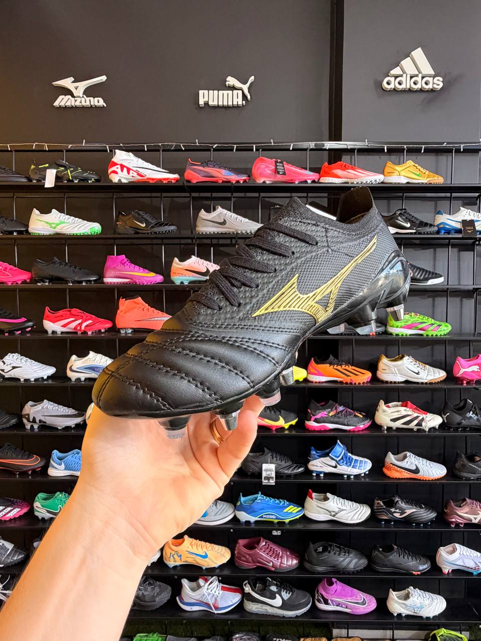 MIZUNO MORELIA SG + BRINDE (PRONTA ENTREGA)