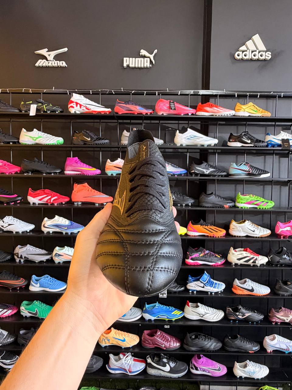 MIZUNO MORELIA SG + BRINDE (PRONTA ENTREGA)