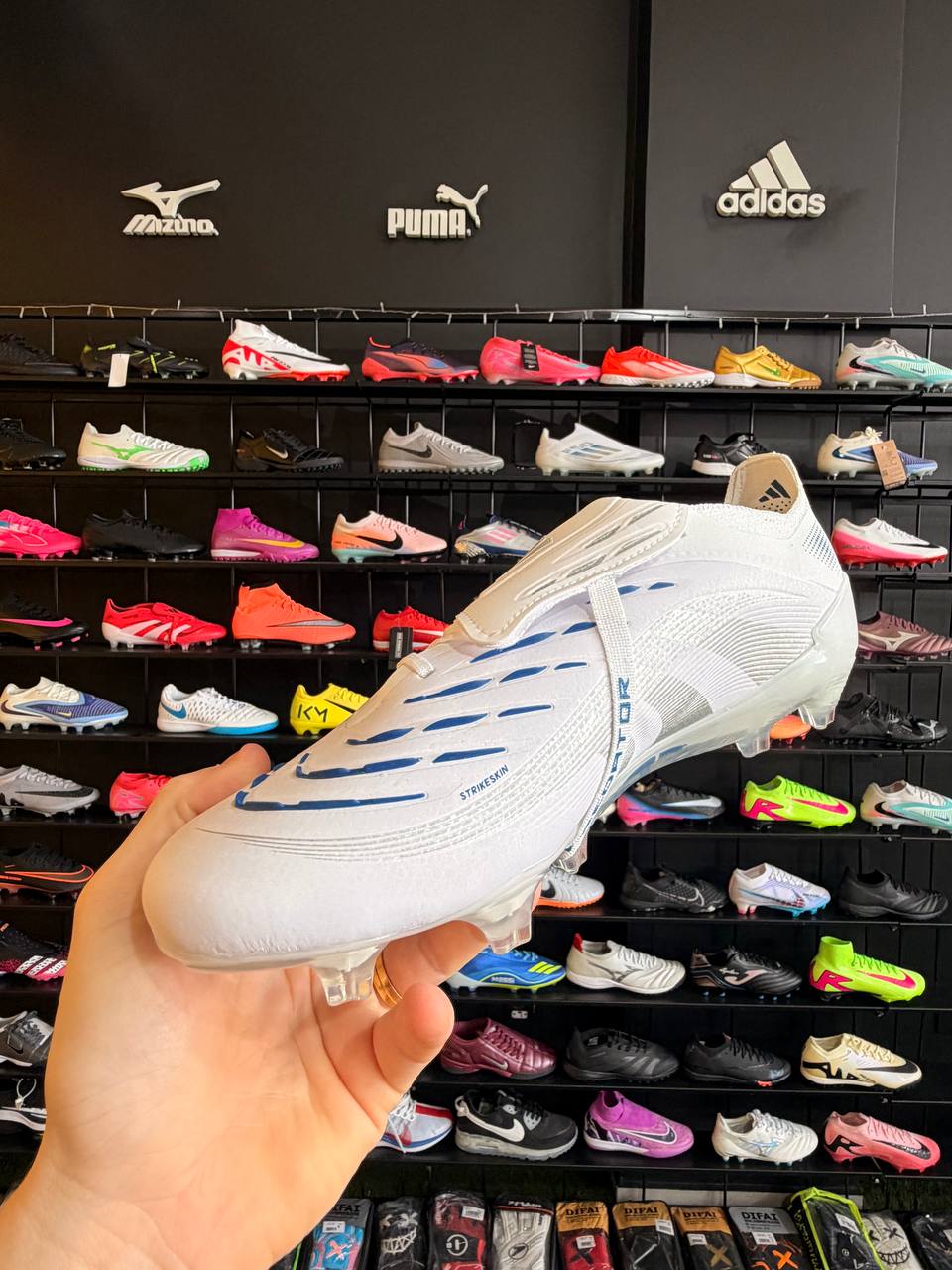 ADIDAS PREDATOR FG + BRINDES (PRONTA ENTREGA)