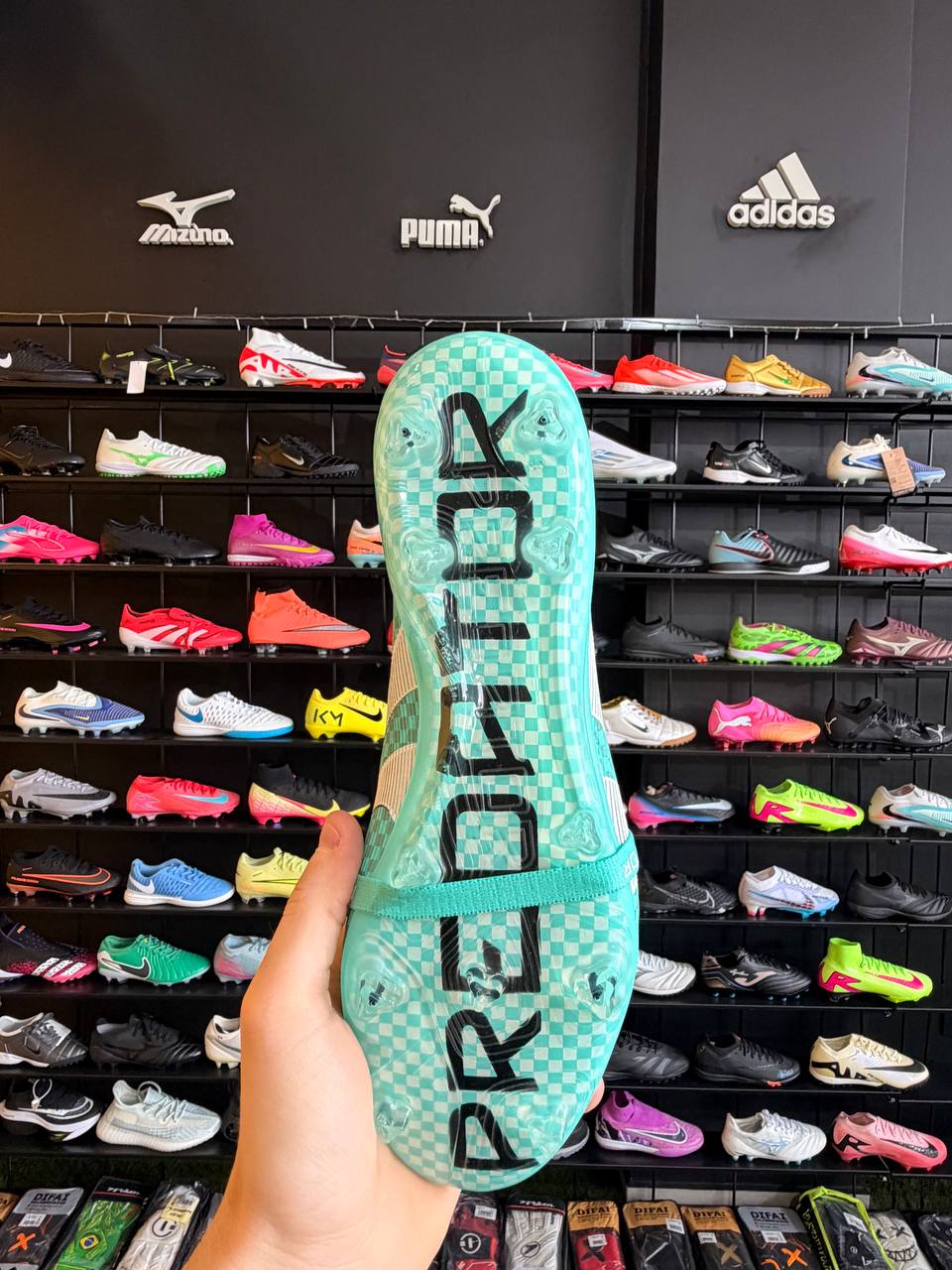 ADIDAS PREDATOR FG + BRINDES (PRONTA ENTREGA)