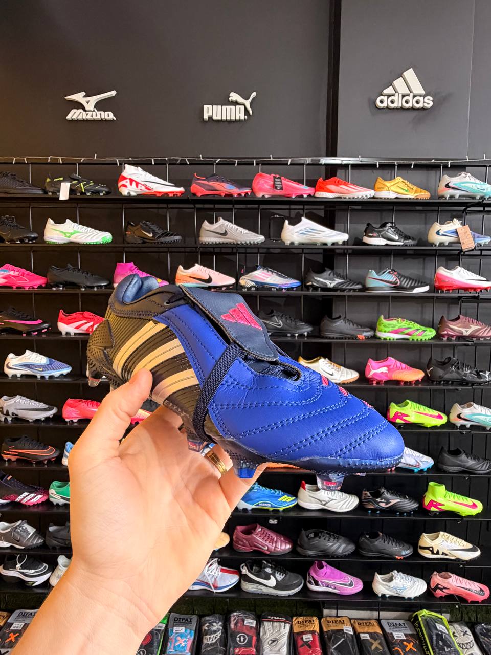 ADIDAS PREDATOR FG + BRINDES (PRONTA ENTREGA)