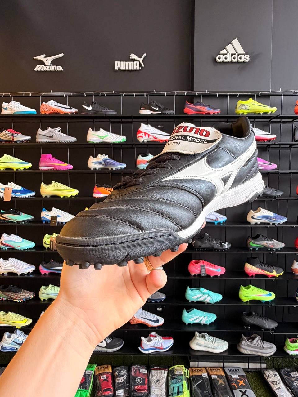 MIZUNO MORELIA TF + BRINDE (PRONTA ENTREGA)