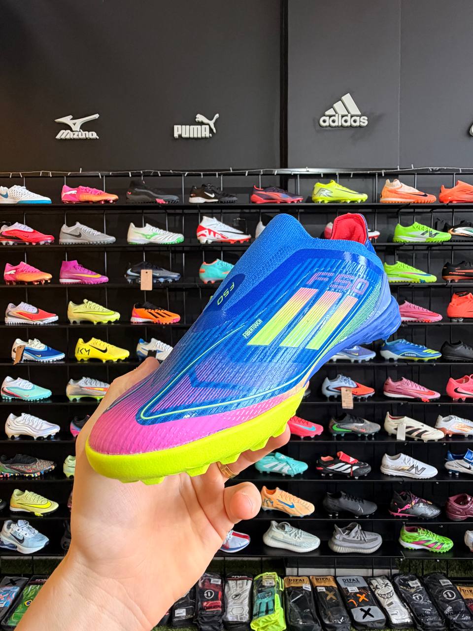 ADIDAS F50 TF + BRINDES (PRONTA ENTREGA)