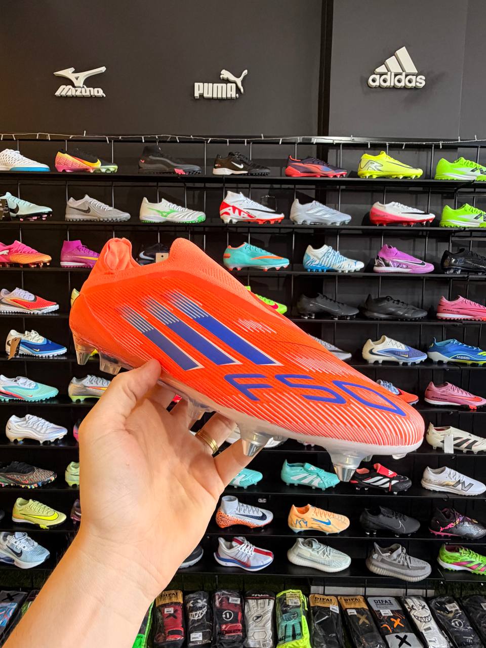 ADIDAS F50 SG + BRINDES (PRONTA ENTREGA)