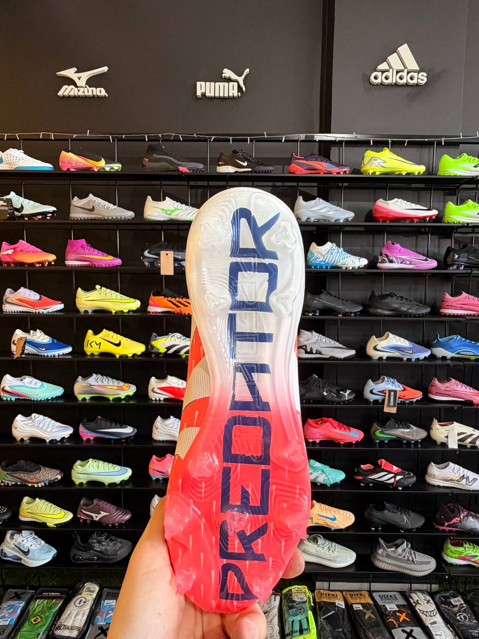 ADIDAS PREDATOR FG + BRINDES (PRONTA ENTREGA)