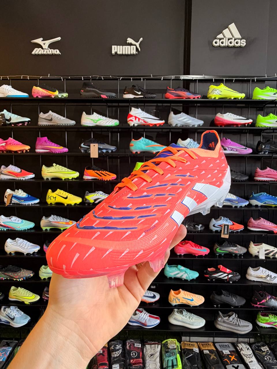 ADIDAS PREDATOR FG + BRINDES (PRONTA ENTREGA)