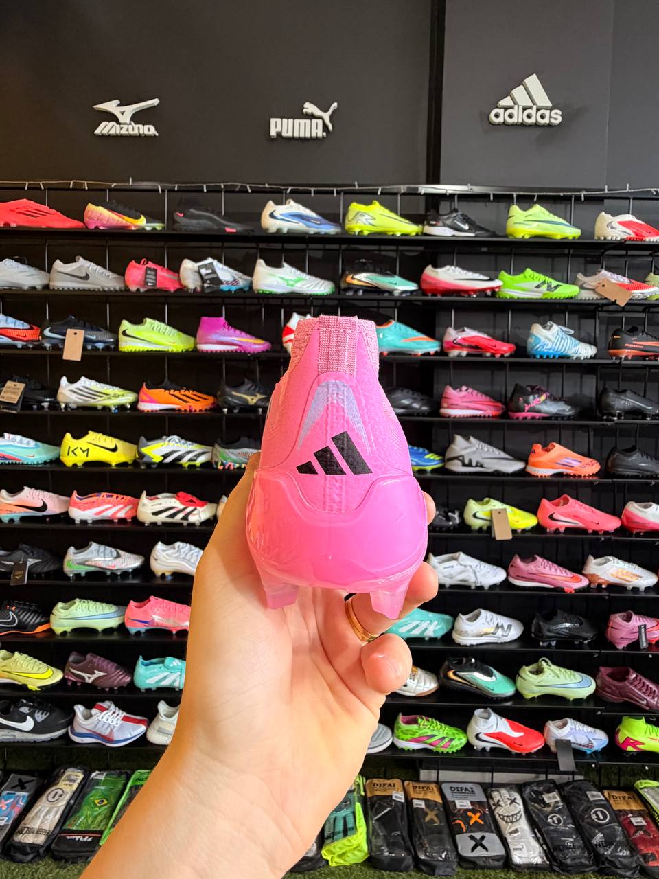 ADIDAS PREDATOR FG + BRINDES (PRONTA ENTREGA)