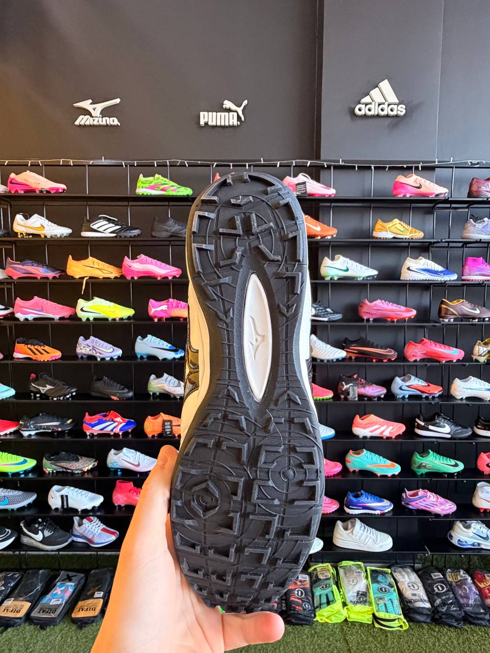 MIZUNO MORELIA TF + BRINDE (PRONTA ENTREGA)