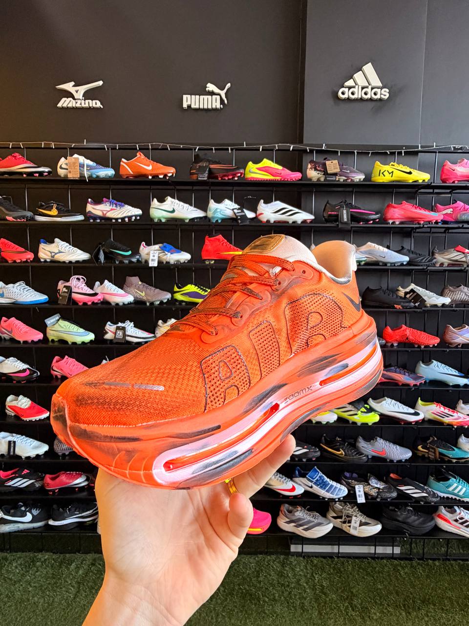TENIS NIKE VOMERO PREMIUM (PRONTA ENTREGA)