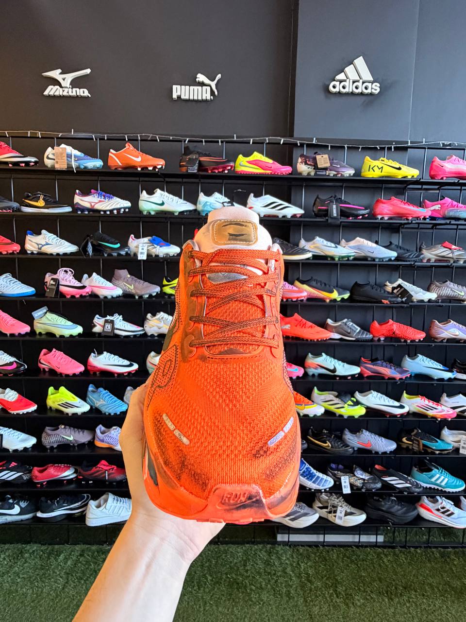 TENIS NIKE VOMERO PREMIUM (PRONTA ENTREGA)