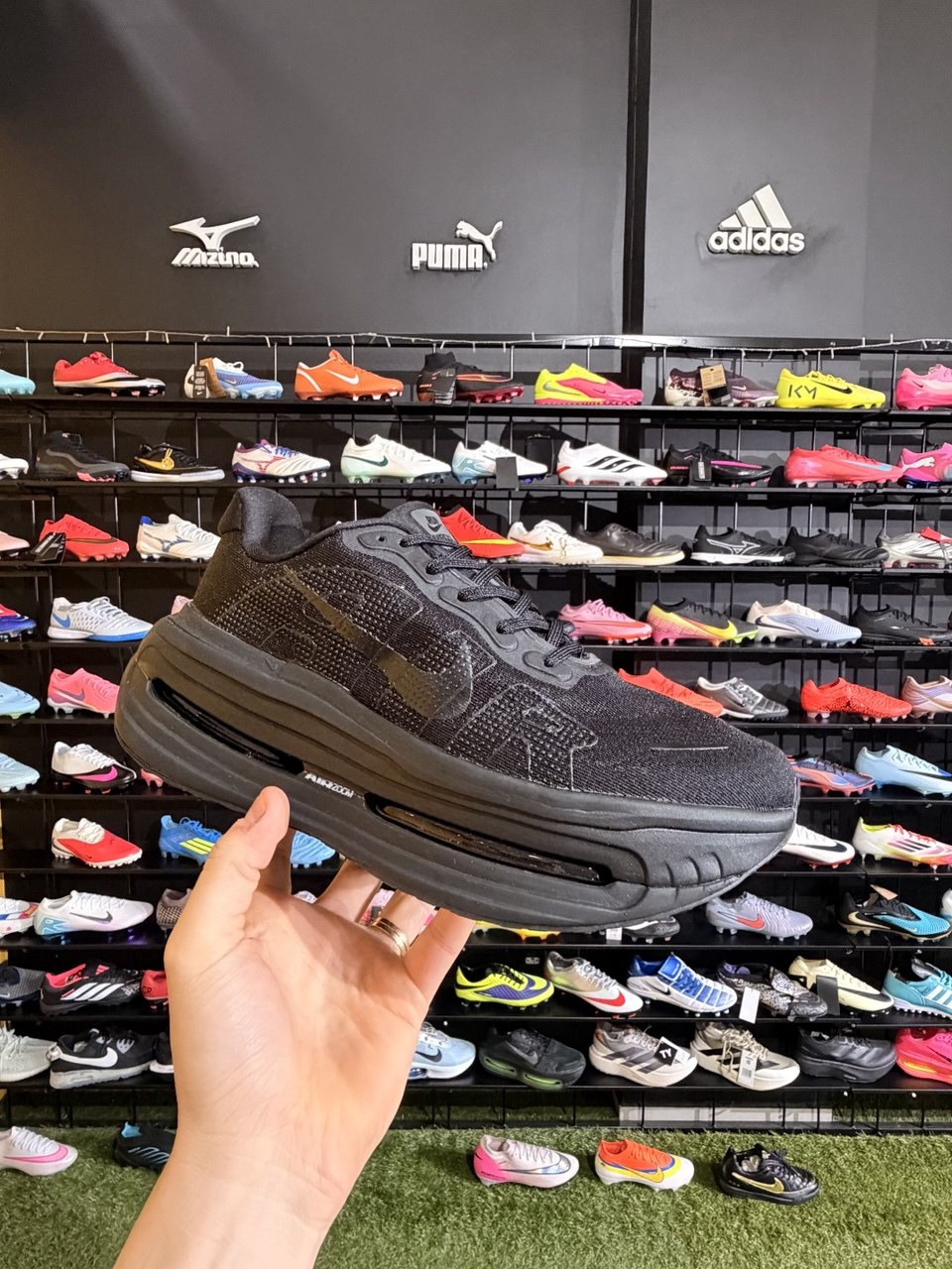 TENIS NIKE VOMERO PREMIUM (PRONTA ENTREGA)
