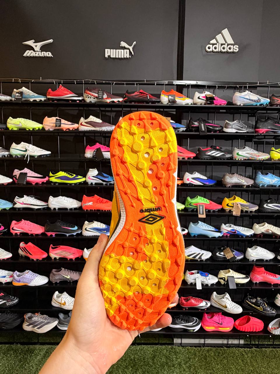 UMBRO ADAMANT MASTER CLASS (TF) PRONTA ENTREGA