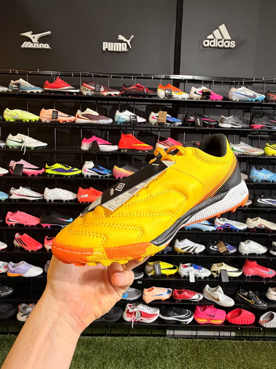 UMBRO ADAMANT MASTER CLASS (TF) PRONTA ENTREGA
