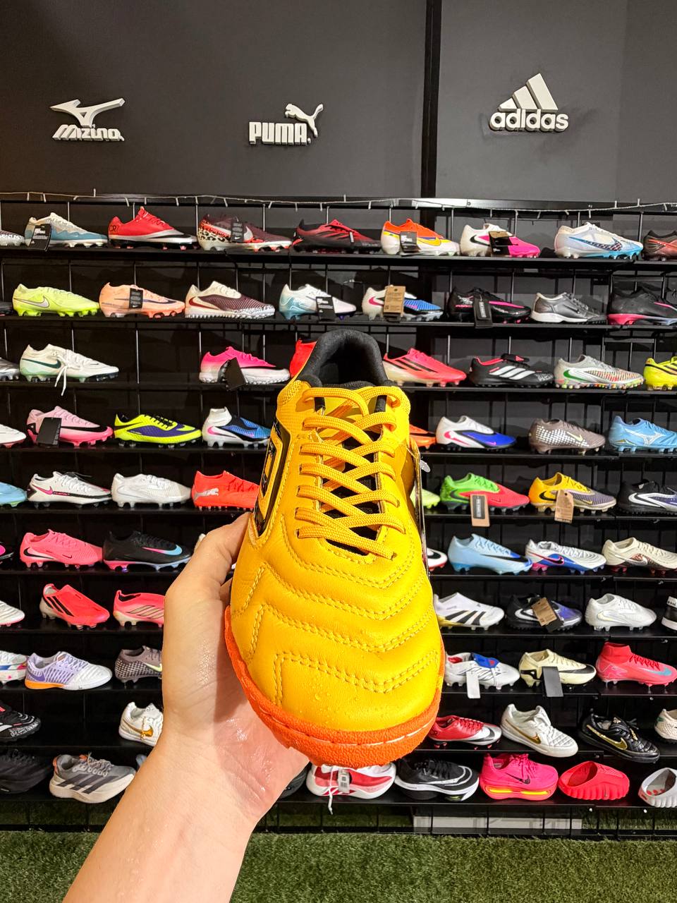 UMBRO ADAMANT MASTER CLASS (TF) PRONTA ENTREGA