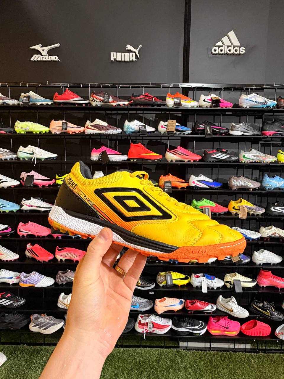 UMBRO ADAMANT MASTER CLASS (TF) PRONTA ENTREGA