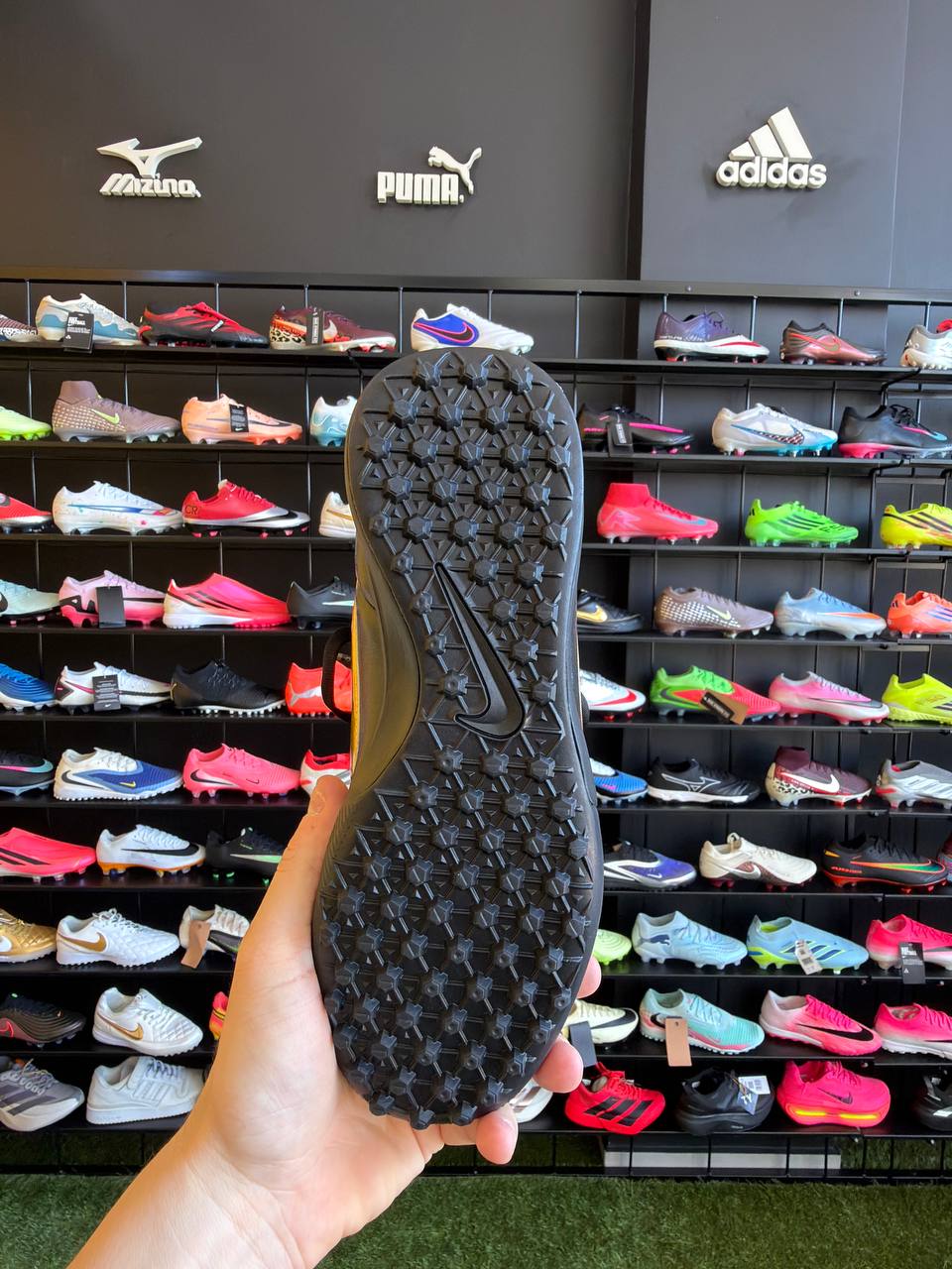NIKE TIEMPO R10 (TF) + BRINDE PRONTA ENTREGA