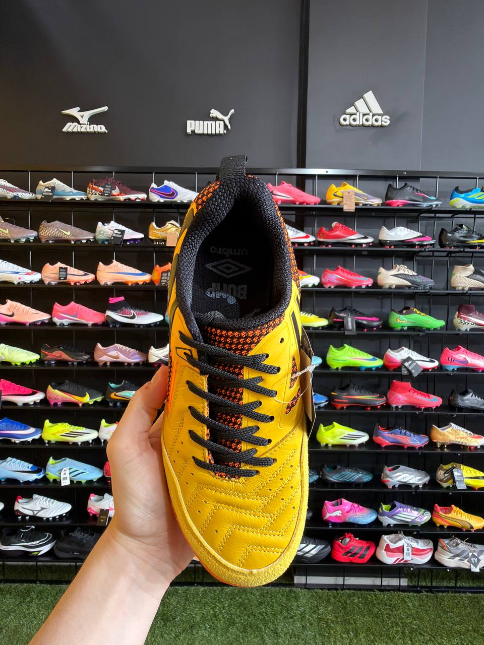 UMBRO ADAMANT MASTER CLASS (IC) PRONTA ENTREGA