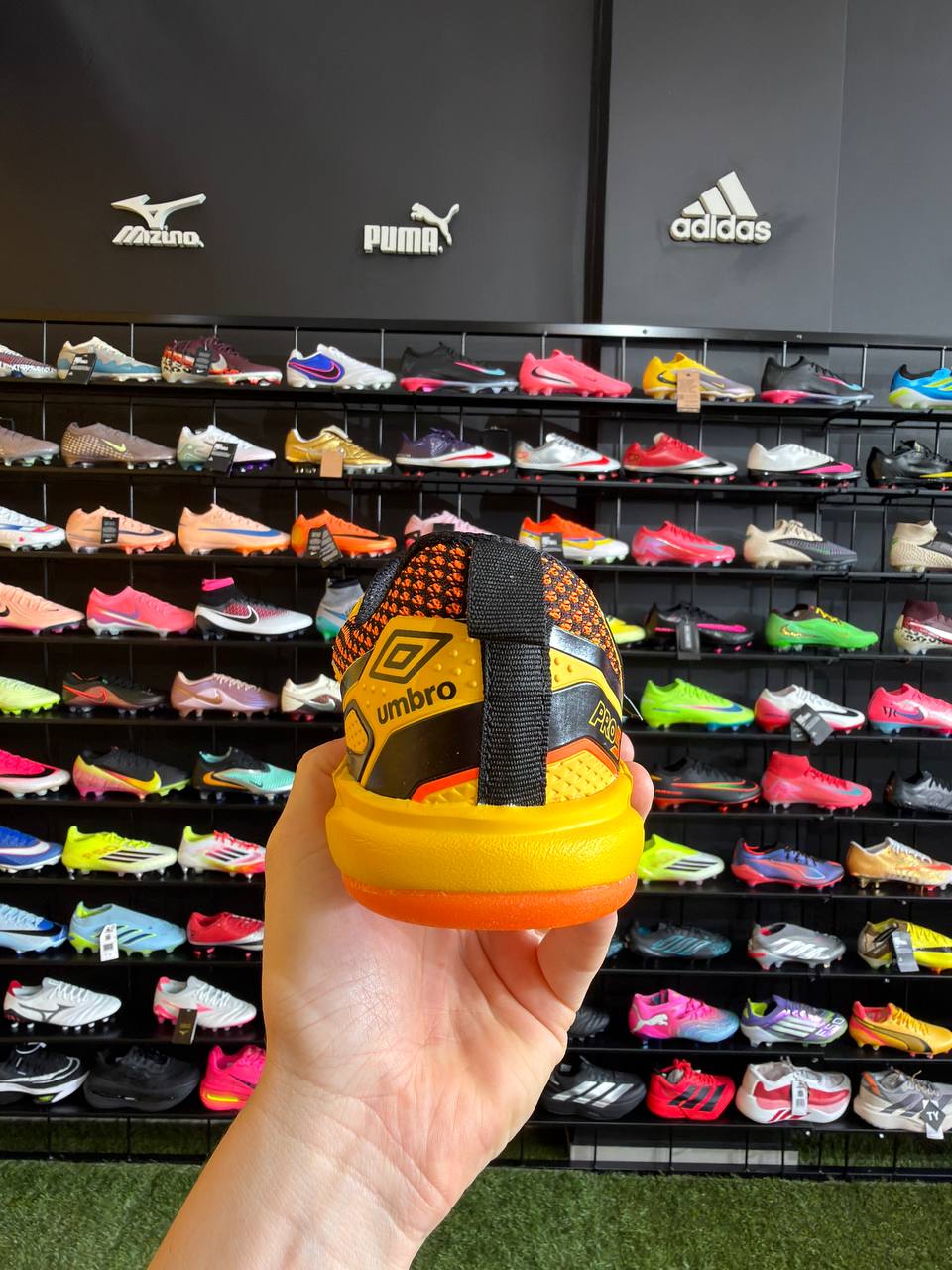 UMBRO ADAMANT MASTER CLASS (IC) PRONTA ENTREGA