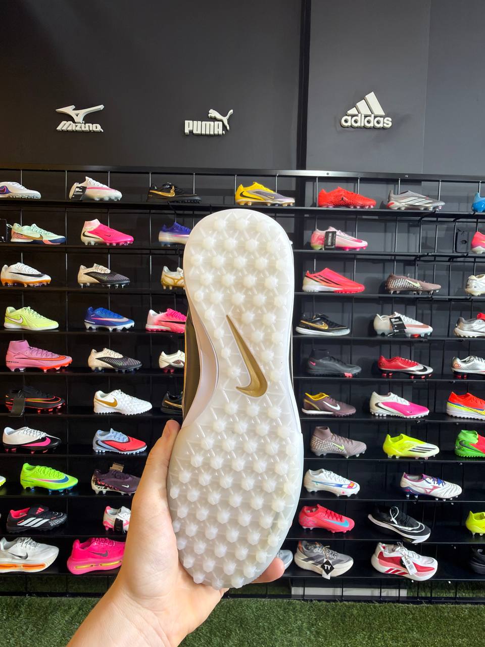 NIKE TIEMPO R10 (TF) + BRINDE PRONTA ENTREGA